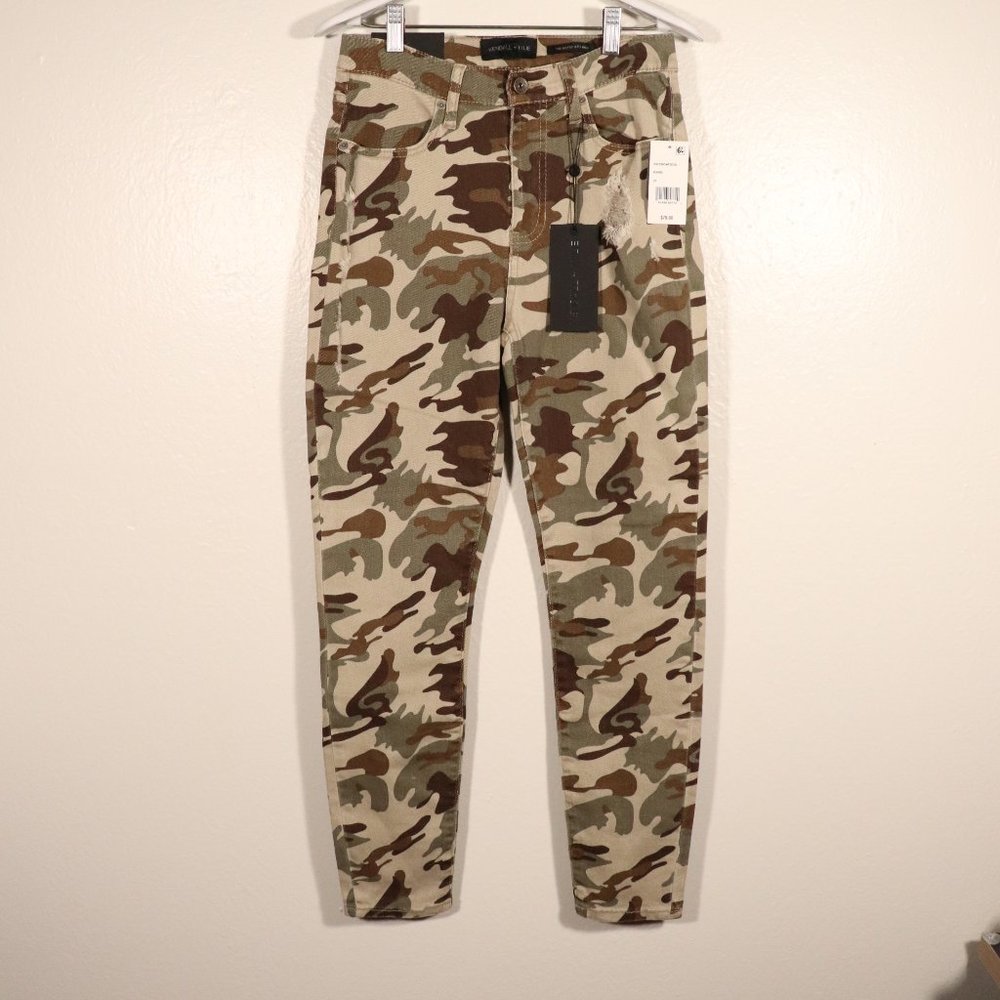 NWT Kendall & Kylie Camo Jeans Size 27